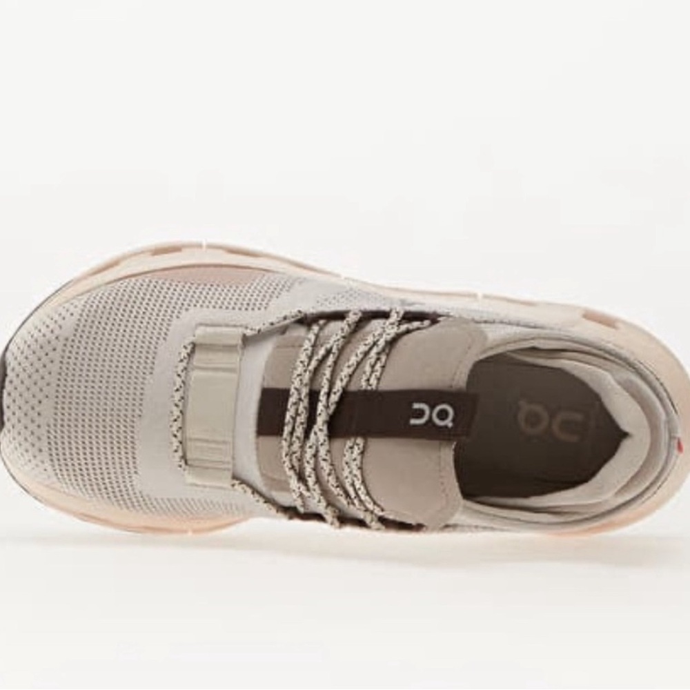 Cloudnova pear/shell like new with box